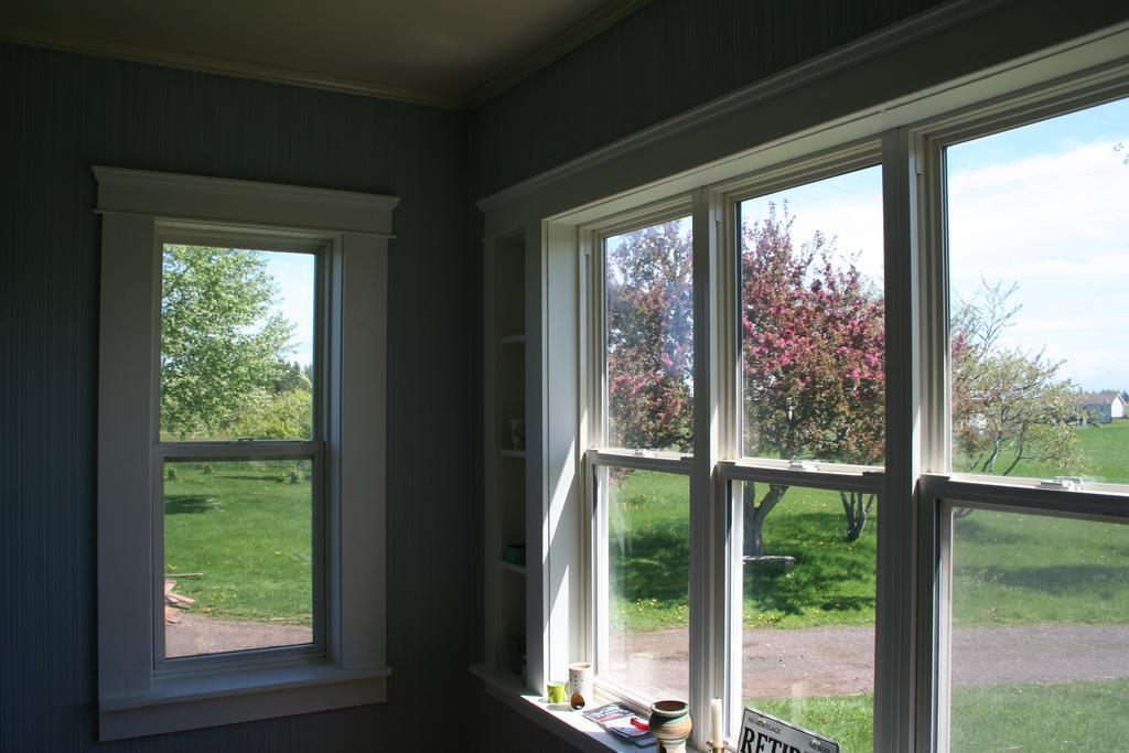 Lovely Green Gable Home Miscouche ภายนอก รูปภาพ