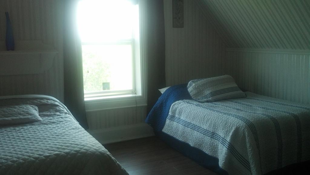 Lovely Green Gable Home Miscouche ภายนอก รูปภาพ