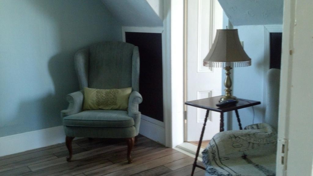 Lovely Green Gable Home Miscouche ภายนอก รูปภาพ